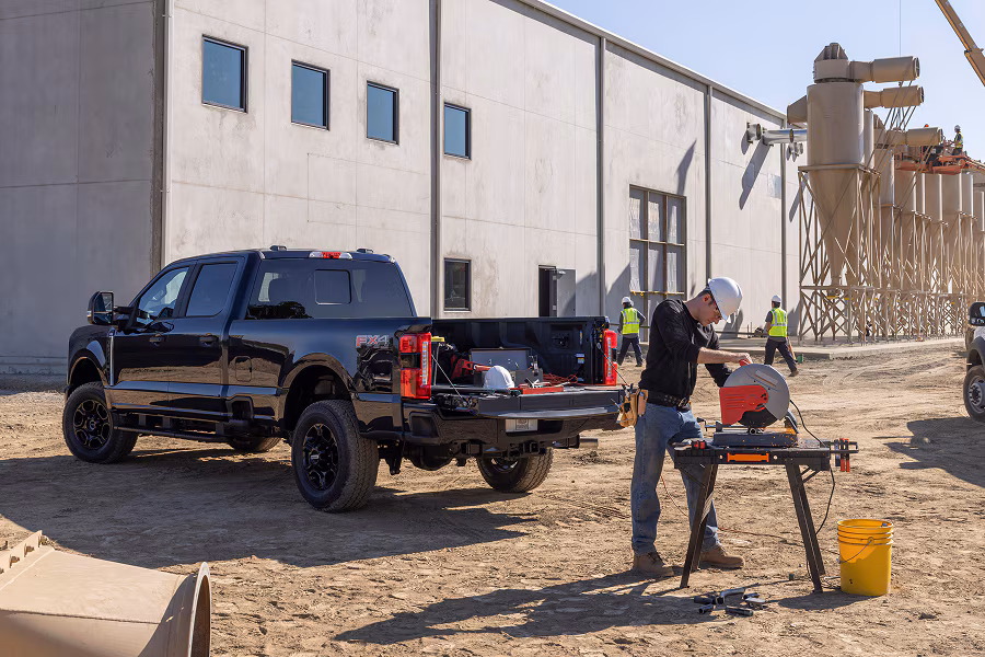 Commercial service bay